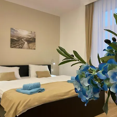 Admiral's Apartman *