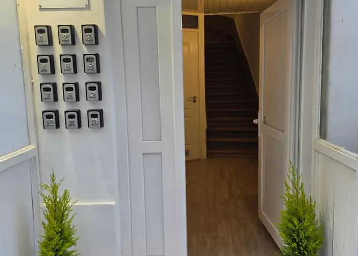 Admiral's Apartment *